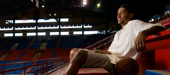 Former Jayhawk basketball star Wayne Simien was drafted by the Miami Heat in 2005. Now, he's playing for Caceres Ciudad de Baloncesto in Spain.